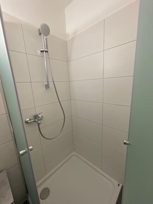 Gemutlich Und Moderne Wohnung In Dusseldorf Bagian luar foto