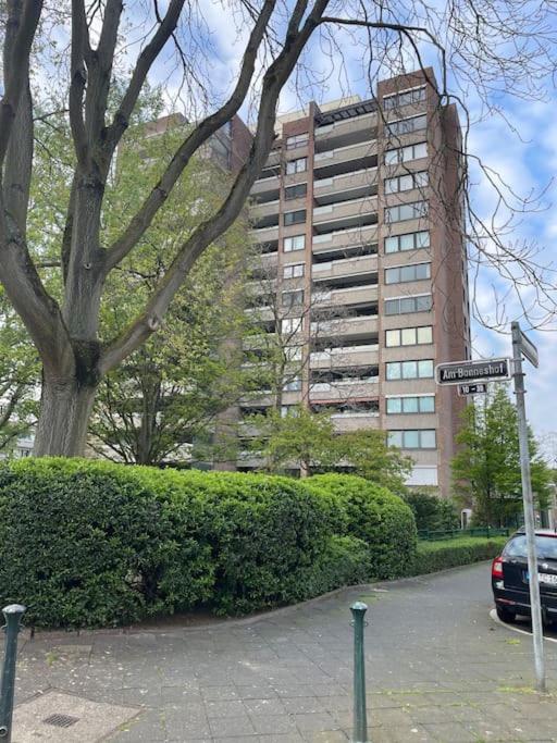 Gemutlich Und Moderne Wohnung In Dusseldorf Bagian luar foto