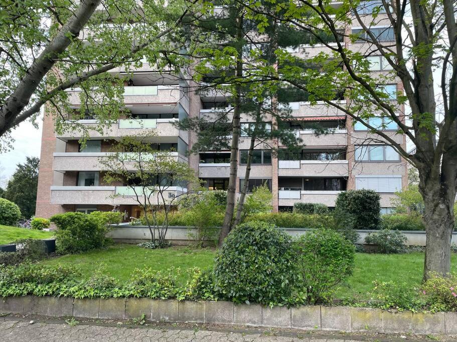 Gemutlich Und Moderne Wohnung In Dusseldorf Bagian luar foto