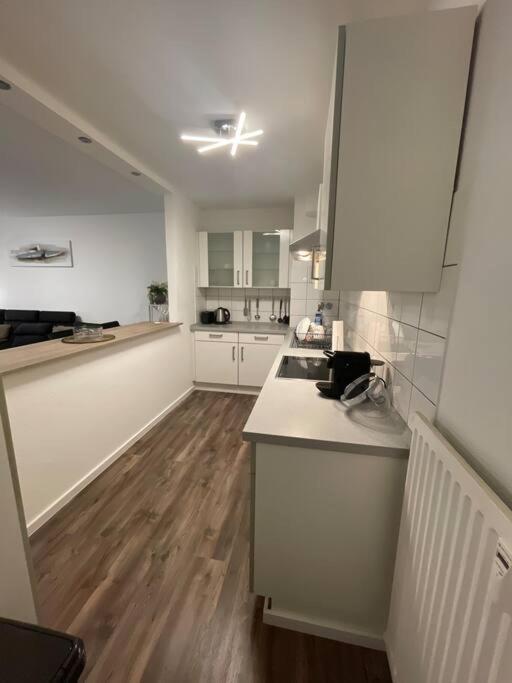 Gemutlich Und Moderne Wohnung In Dusseldorf Bagian luar foto