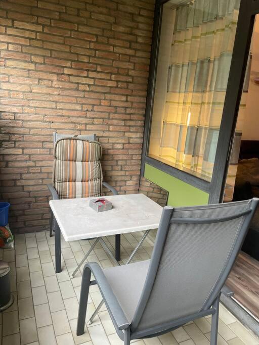 Gemutlich Und Moderne Wohnung In Dusseldorf Bagian luar foto
