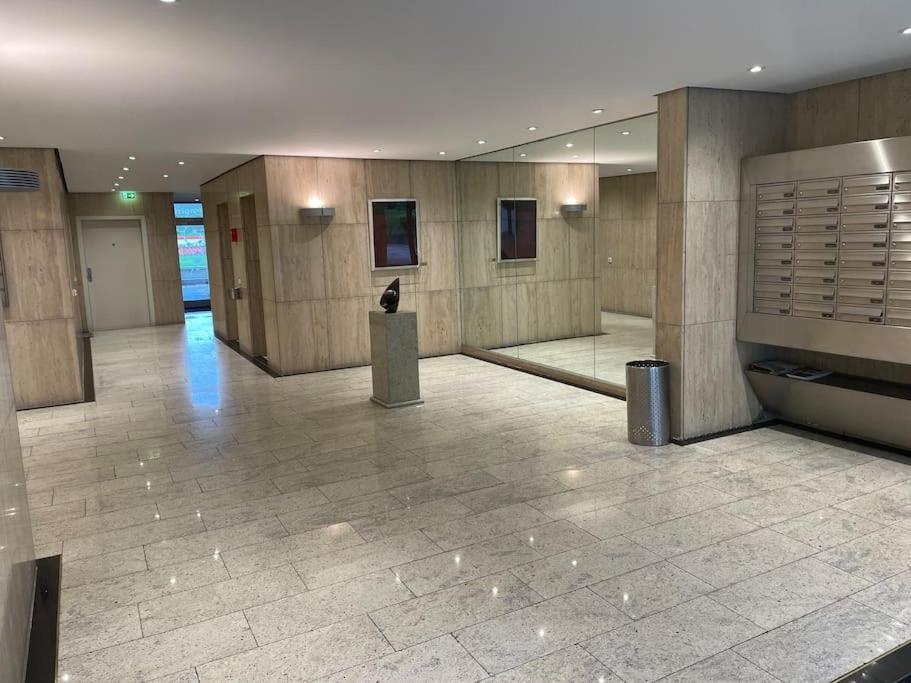 Gemutlich Und Moderne Wohnung In Dusseldorf Bagian luar foto