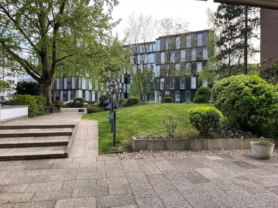 Gemutlich Und Moderne Wohnung In Dusseldorf Bagian luar foto